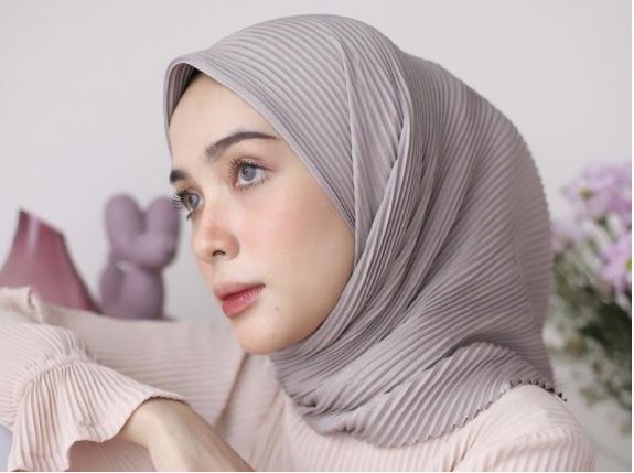 4 Tips merawat hijab plisket